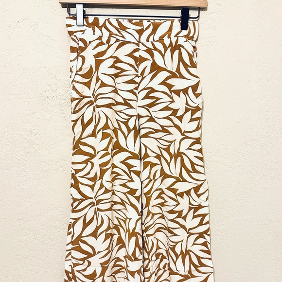 Tahari Brown and White Leaf Print Wide-Leg Pants XS EUC - Picture 4 of 4